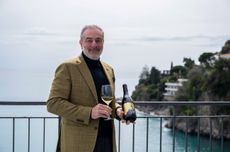 Roberto Di Meo holding new 1993 Fiano