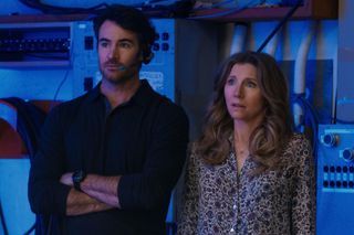 Ben Lawson, Sarah Chalke as Johnny and Kate in "Firefly Lane" (2020)