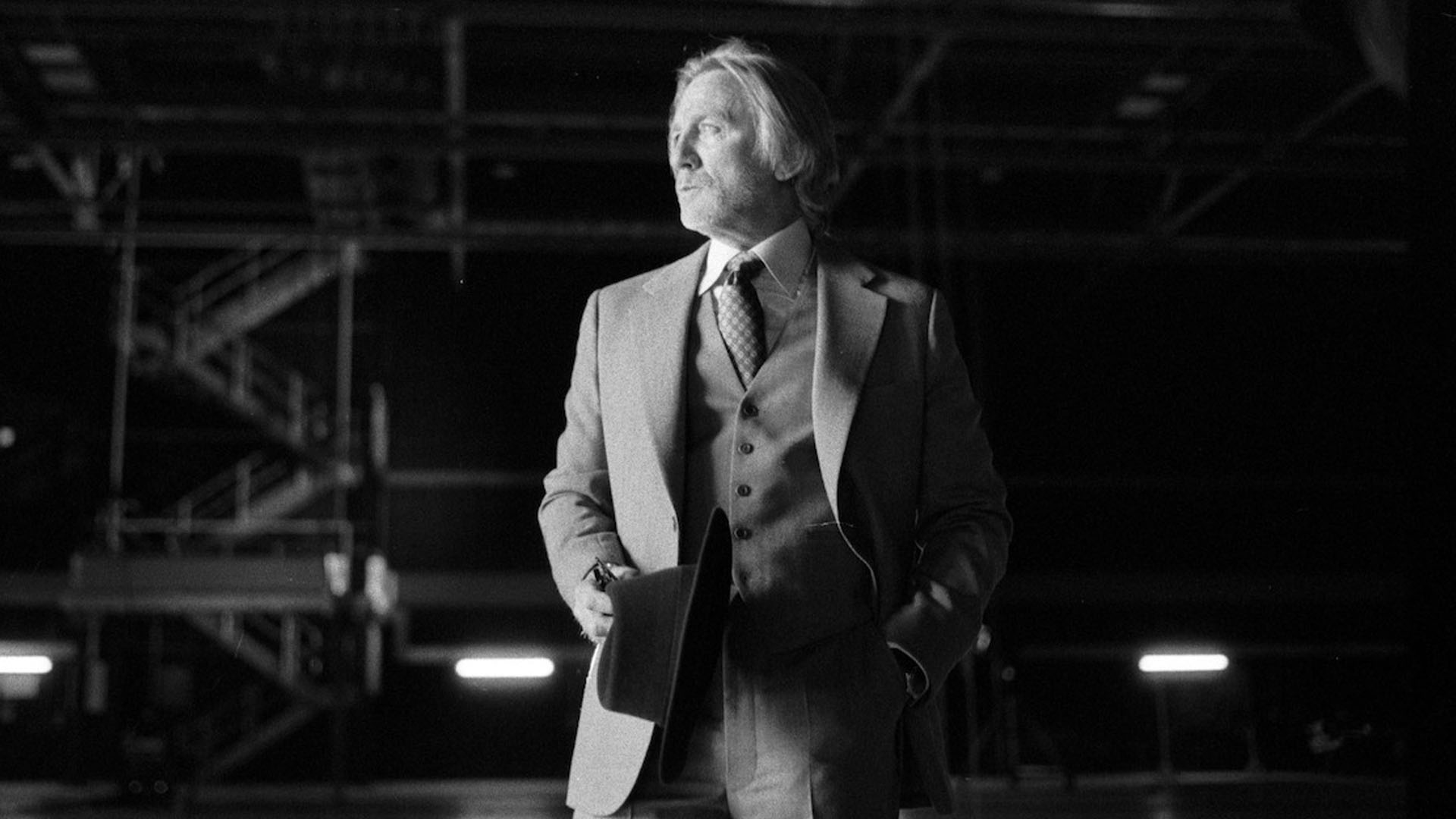 Benoit Blanc in Knives Out 3.