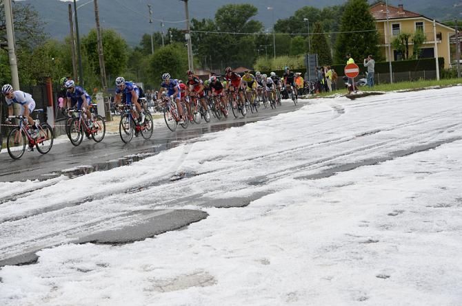 Hail littered the course in the last 30km