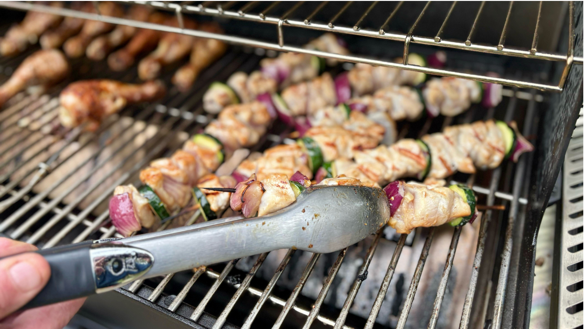 Weber Searwood XL chicken