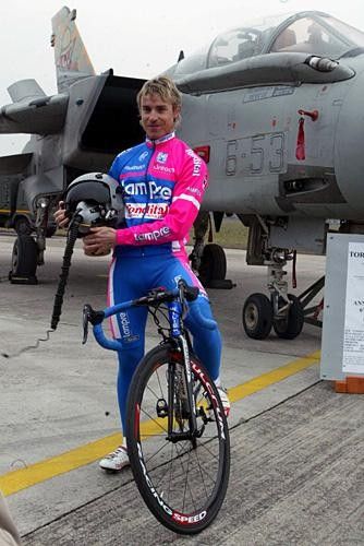 Cunego enjoying the 2007 team launch