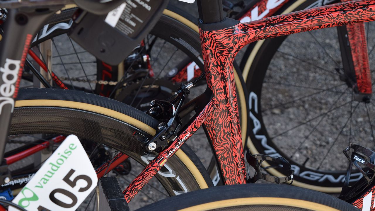 The seat stays are perhaps slightly higher than the current Ridley Noah, while the seat tube also features the indent design