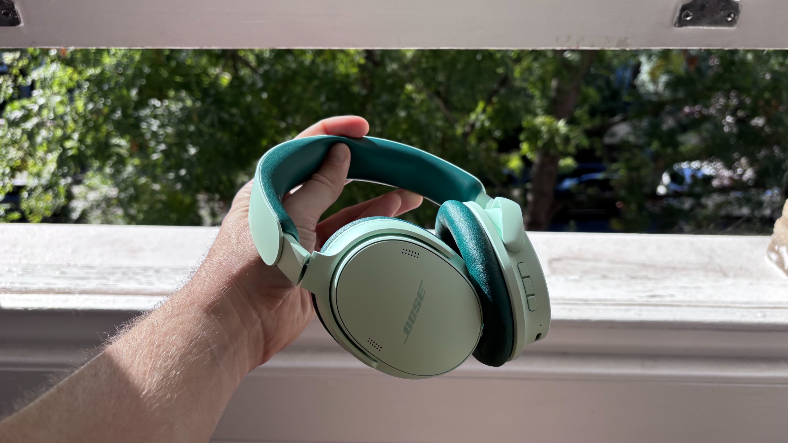 Bose QuietComfort Headphones (2nd Gen) in hand