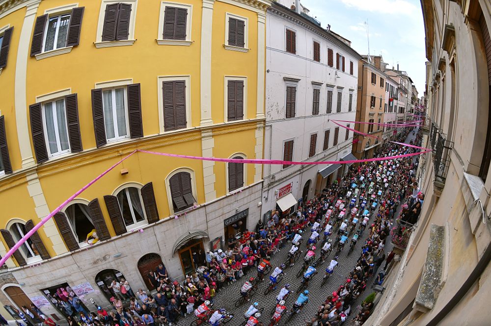 The peloton during stage 12 of the Giro d'Italia 2018