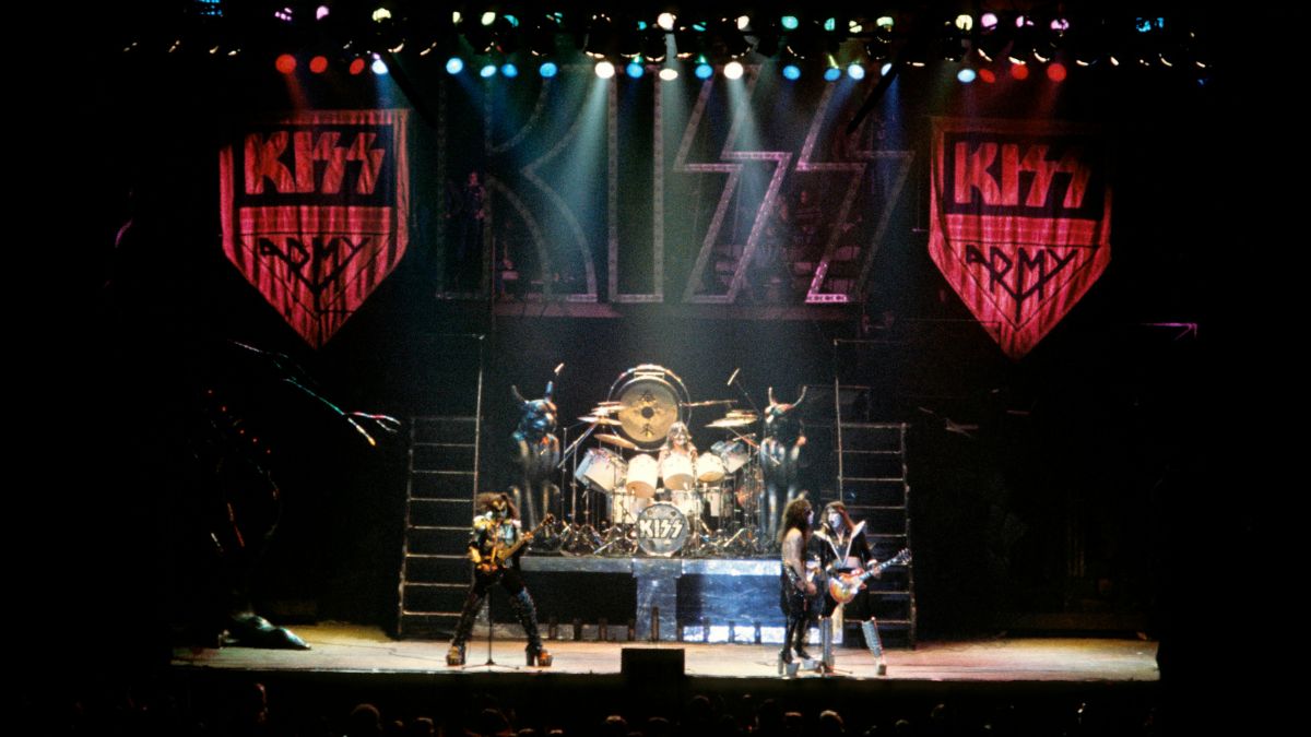 Kiss 1976