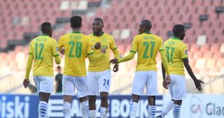 Sibusiso Vilakazi of Mamelodi Sundowns celebrates goal with teammates