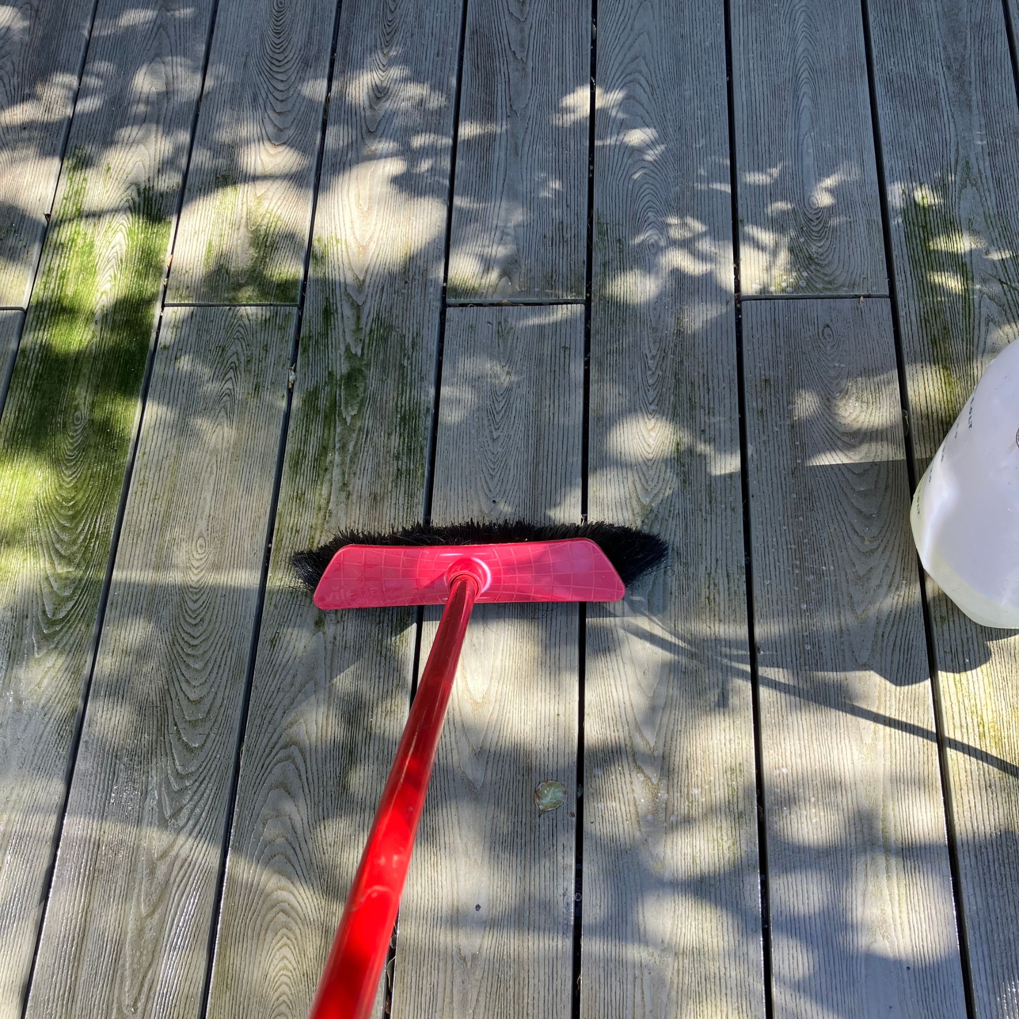 outdoor deck cleaner with broom