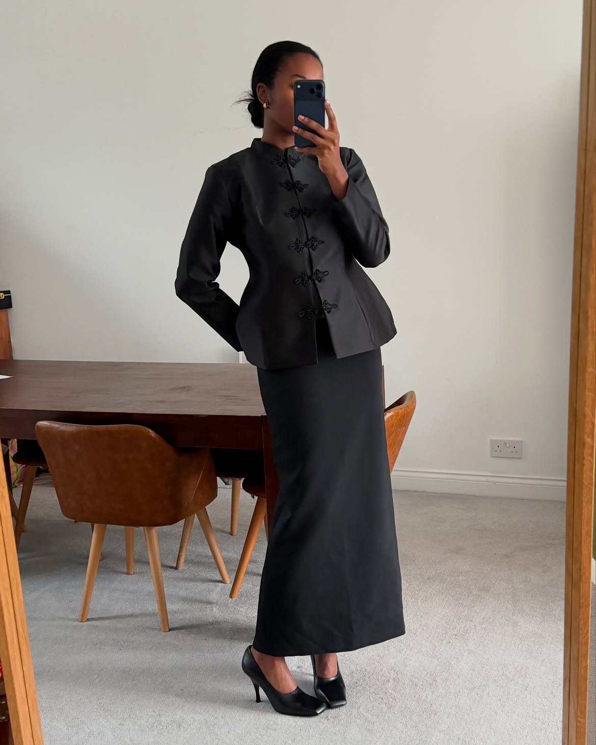 @nlmarilyn wearing high-vamp pumps.