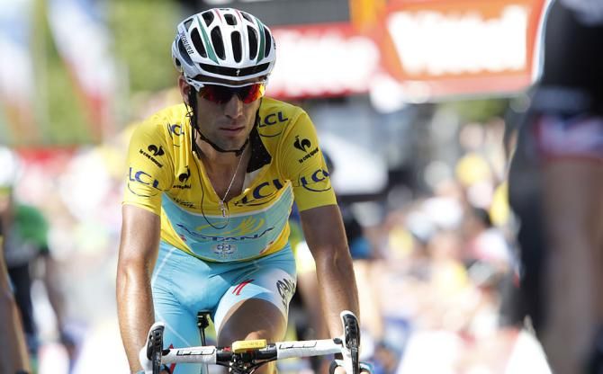 Vincenzo Nibali finishes up safely in yellow