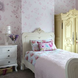 childs room with bed and table lamp