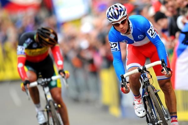 Francis Mourey leads Sven Nys