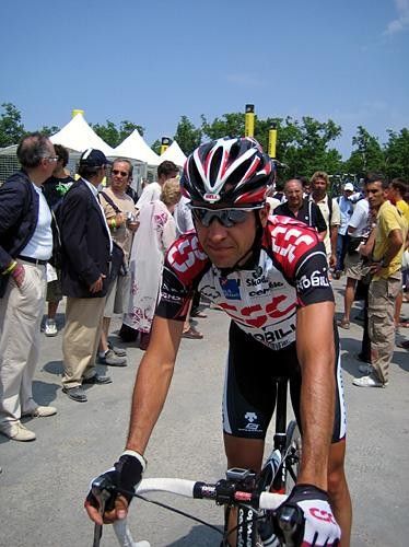 Carlos Sastre (CSC) rolls up