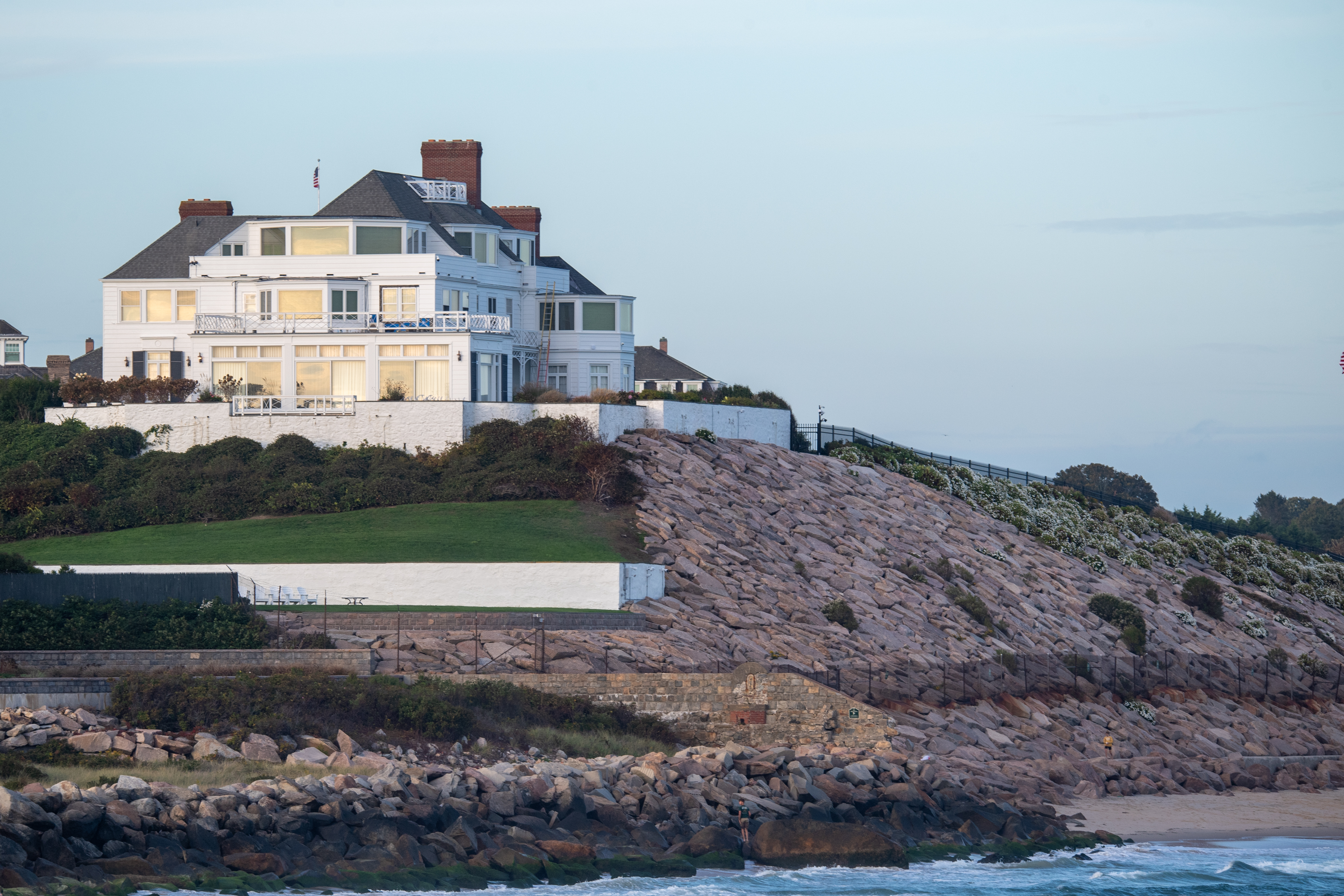 a view of Taylor Swift's home, Holiday House, in Rhode Island