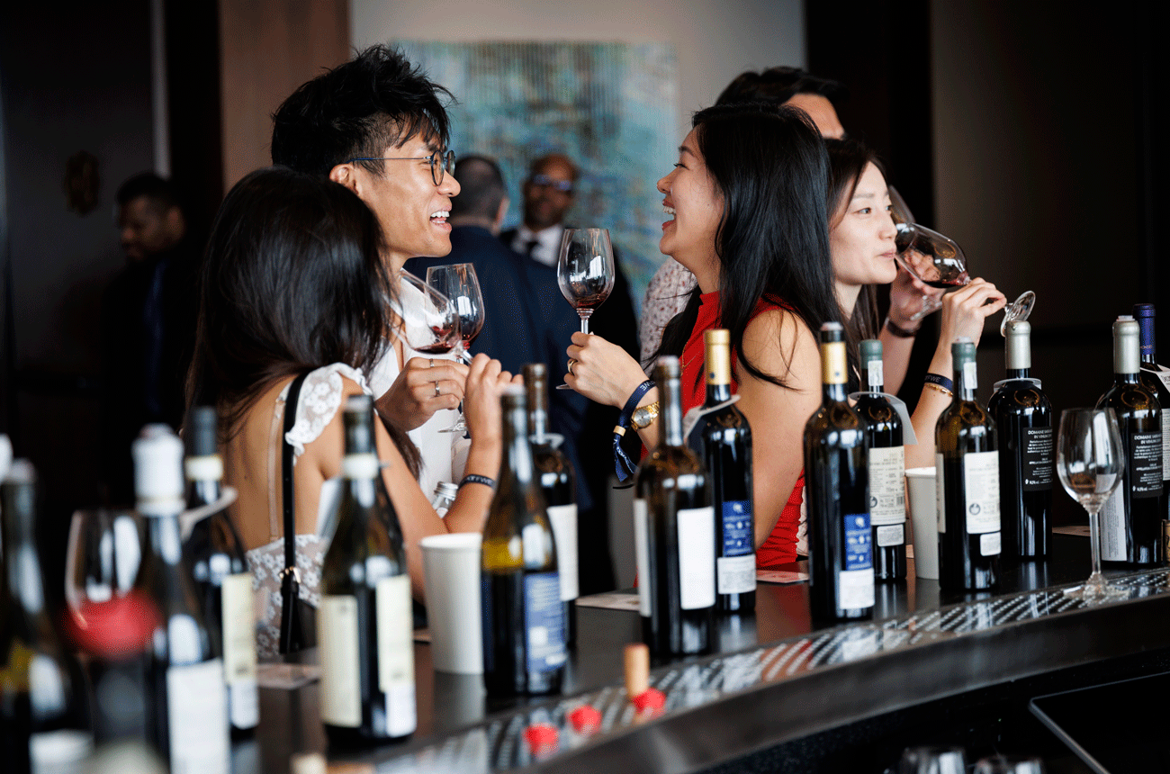 Attendees enjoying the DWWA Winners Bar at DFWE NYC 2026. Credit: Alfonso Lozano Images