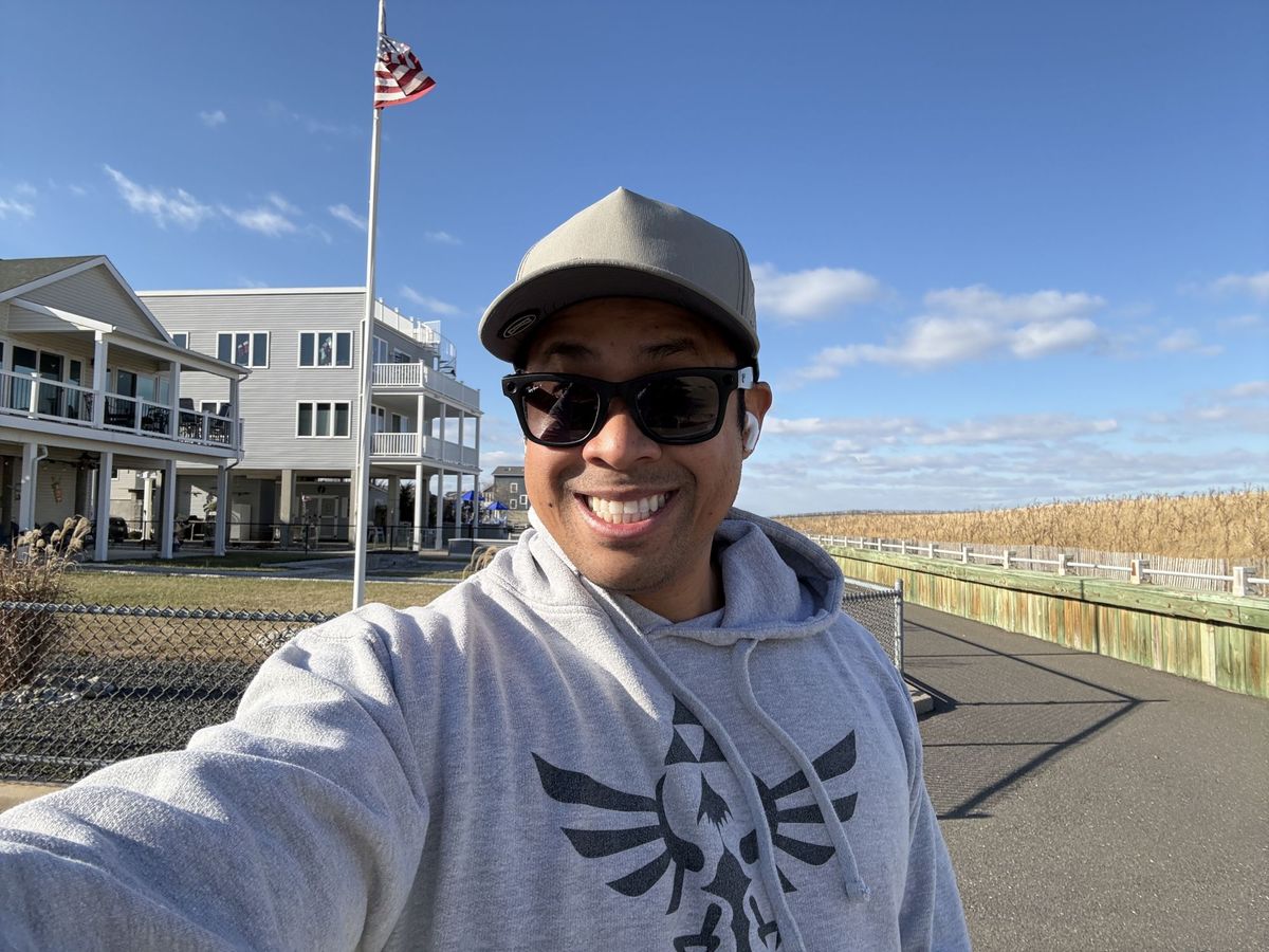 Apple iPhone 16 Pro Max selfie sample.