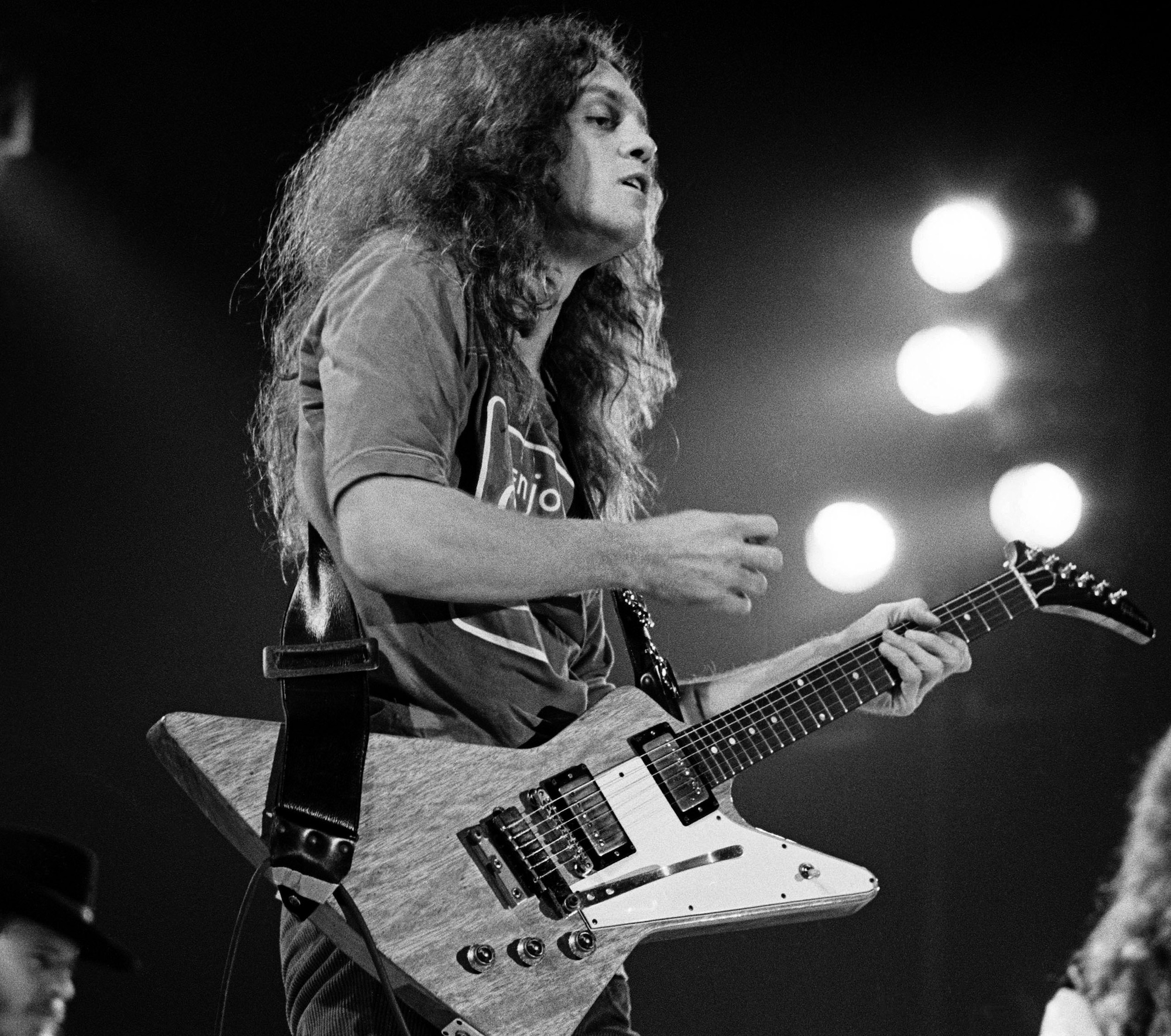 Allen Collins performs onstage with Lynyrd Skynyrd in Los Angeles, California in 1977