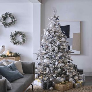 Isla Diamond Frost pre-lit Christmas tree