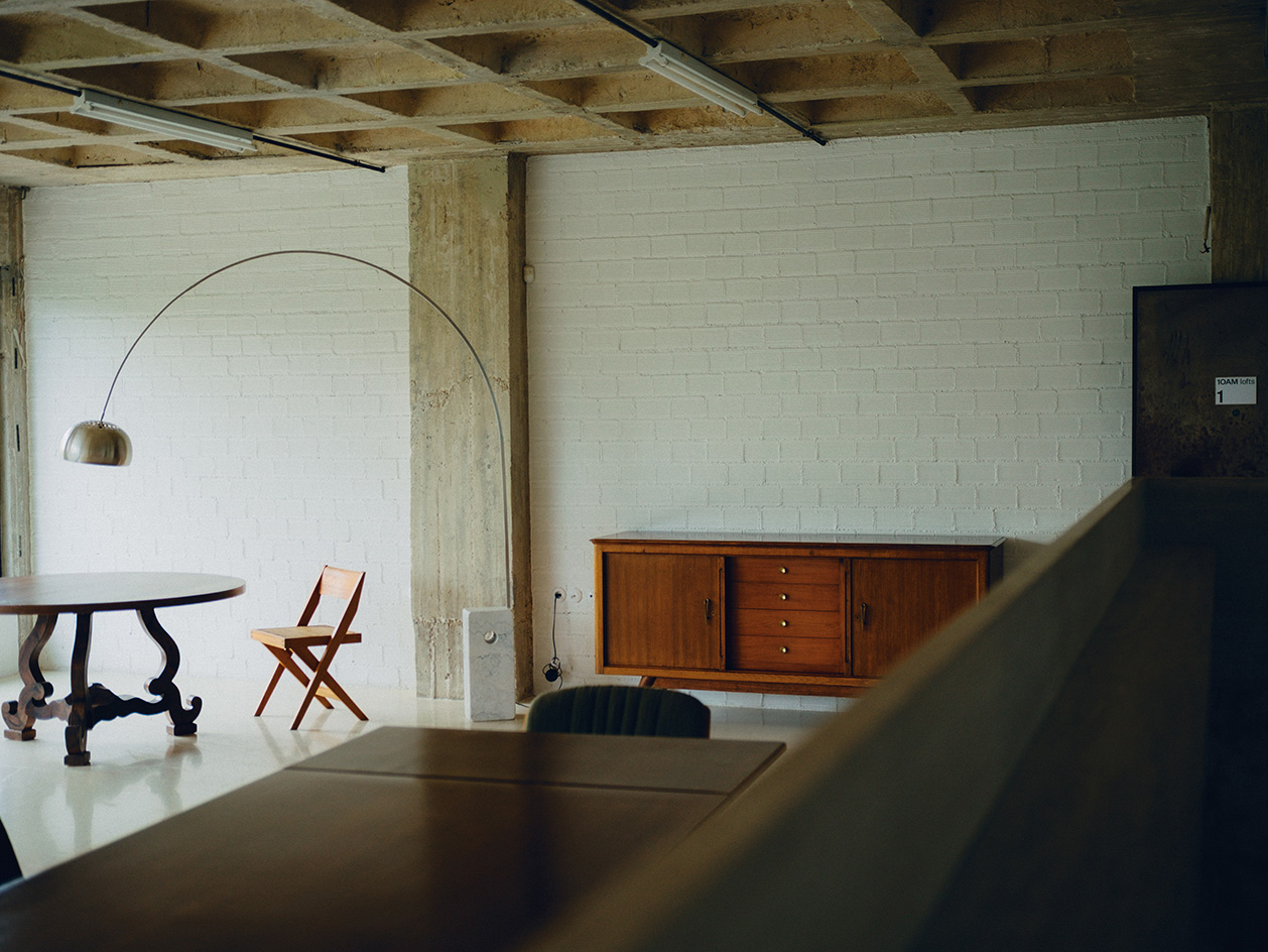 1OAM lofts interiors, midcentury furniture and raw brutalist concrete surfaces