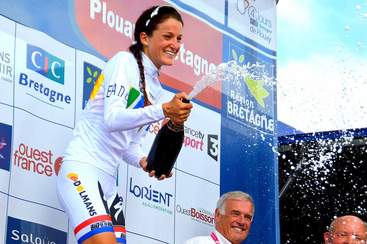 Lizzie Armitstead (Boels Dolmans) celebrates winning the World Cup