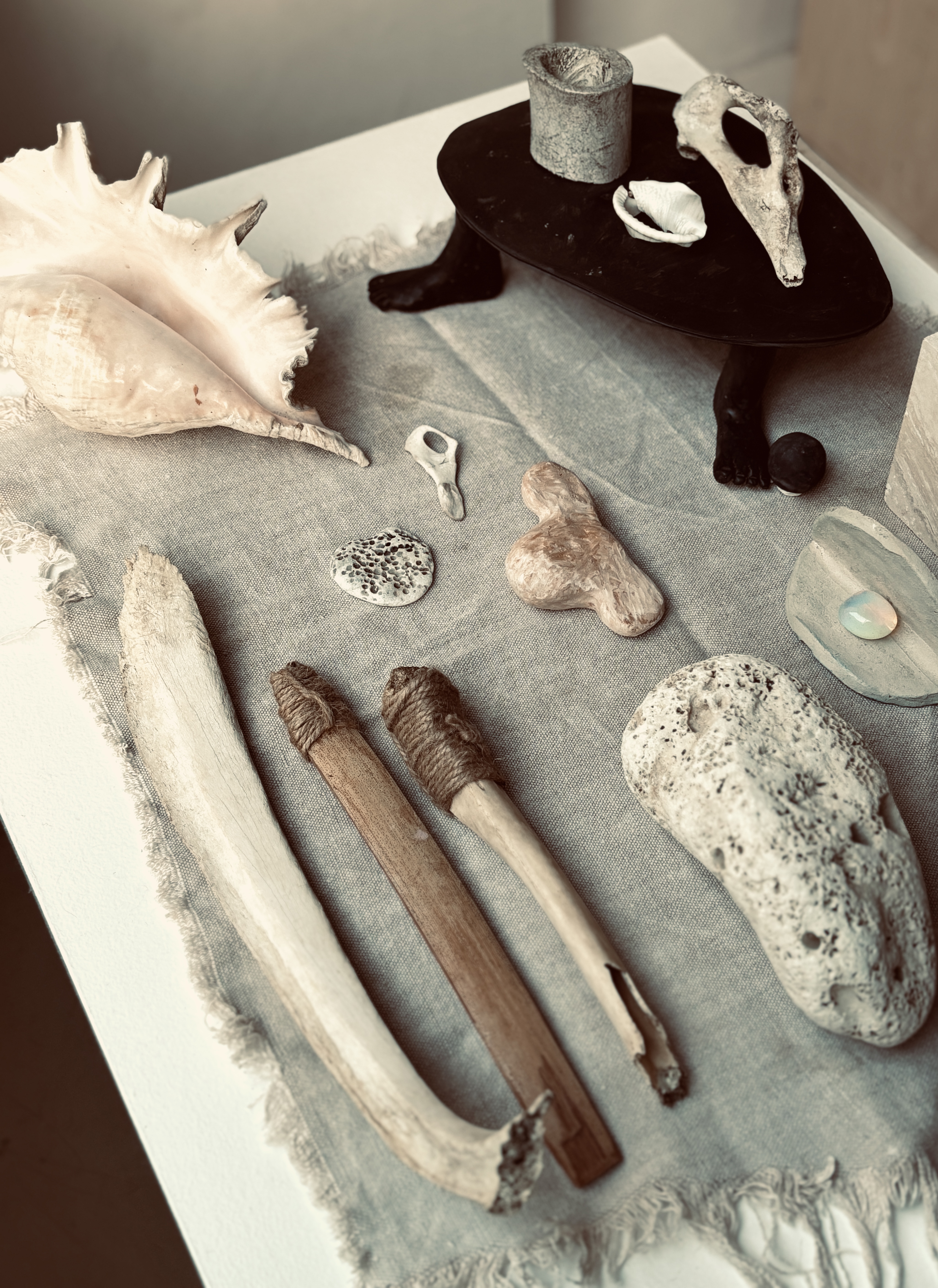 Arianna Lelli Mami ceramic sculptures on view at Oxilia Gallery in Milan