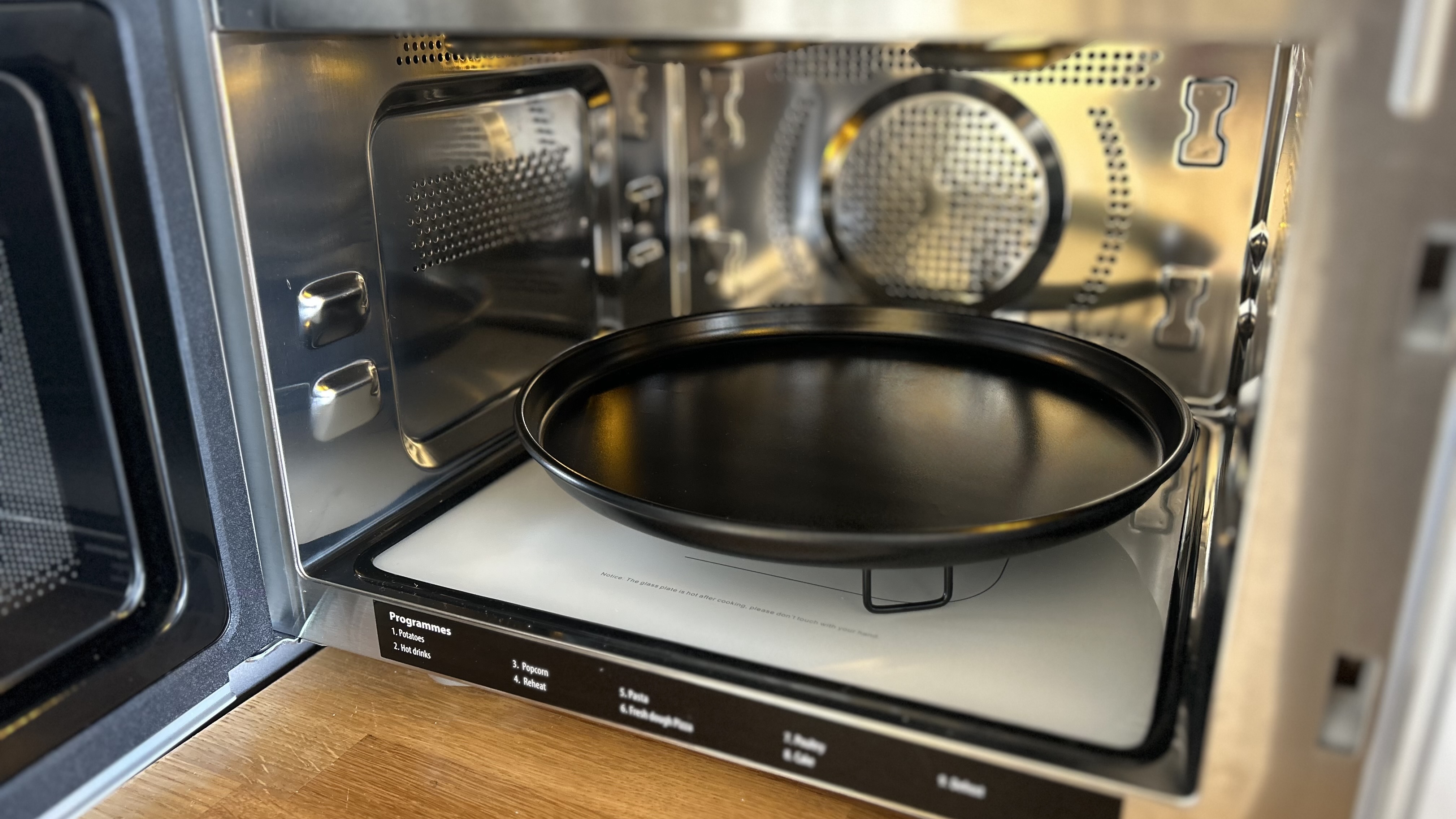 Caso MCG 25 Ceramic Chef Microwave