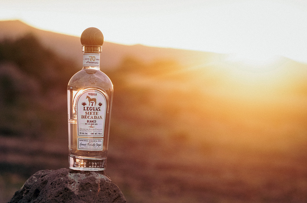 7Leguas_bottle_sunset.jpg