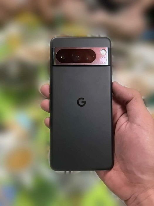 Hands-on image of the Pixel 8 Pro