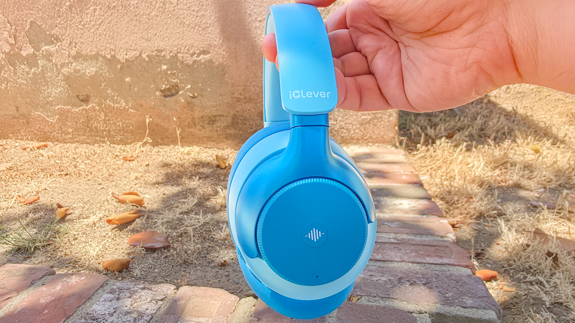 iClever Q950 kid headphones
