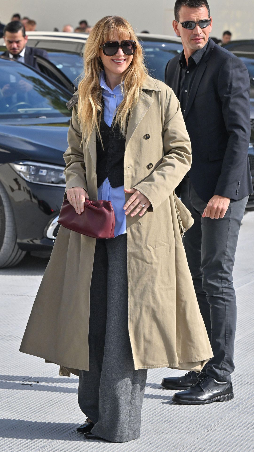 Jennifer Lawrence wearing trench coat at Paris Fashion Week on 1 October, 2025
