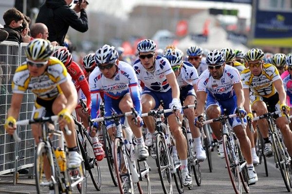 Danilo Napolitano (Katusha) and Bernhard Eisel (Columbia-Highroad) in the pack.