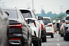 A lot of cars slowed or stopped on the freeway.