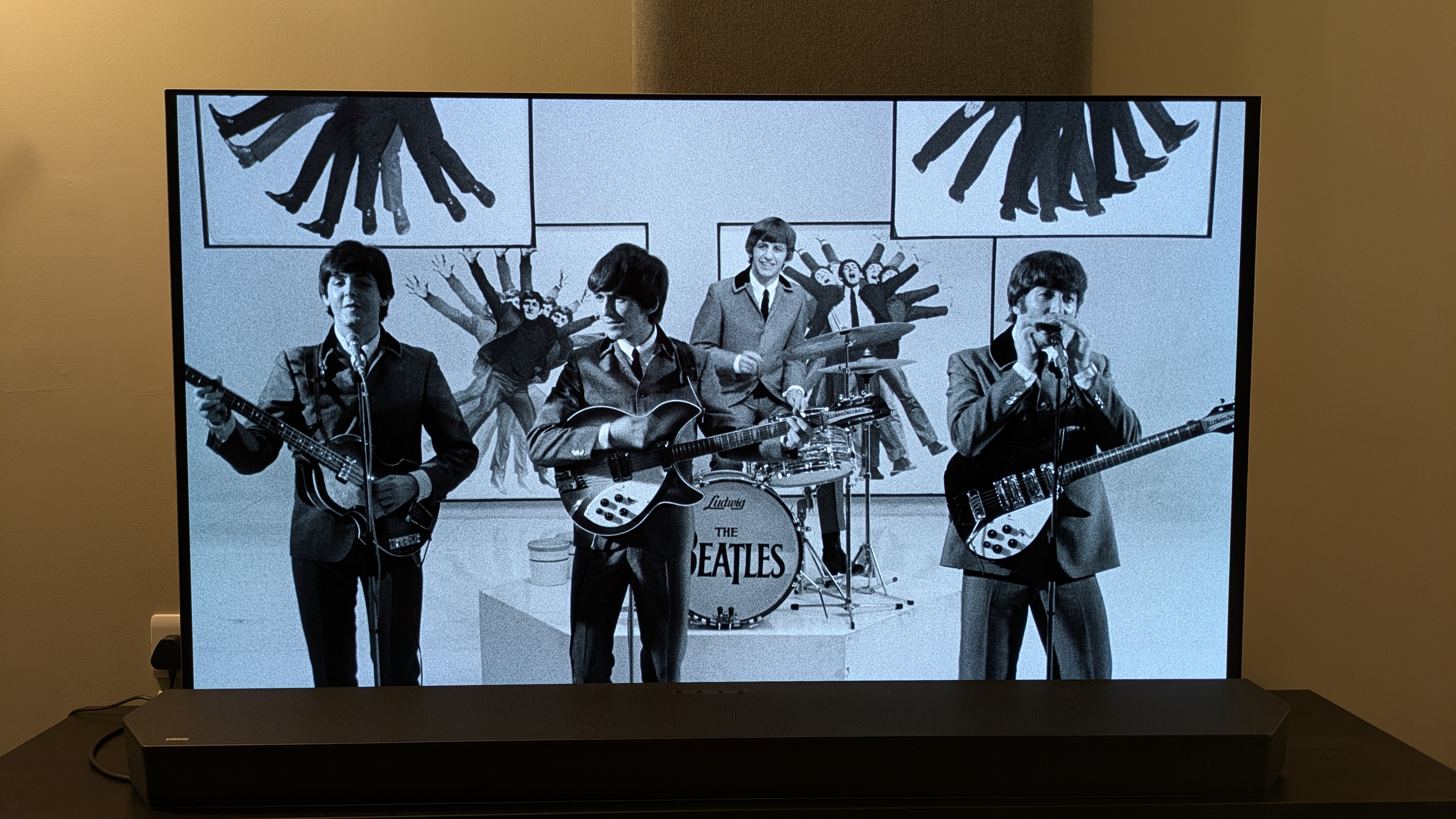 A Hard Day's Night 4K Blu-ray The Beatles performing on LG G5