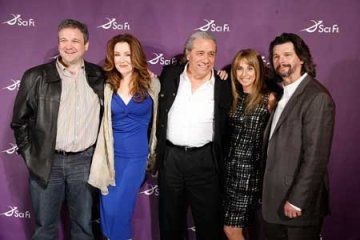 89782-_BSG_executive_producer_David_Eick_actors_Mary_McDonnell_Edward_James_Olmos_President_NBCU_Cable_Entertainment_and_Cable_360x240.jpg