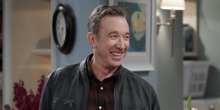 tim allen mike baxter holding peas last man standing