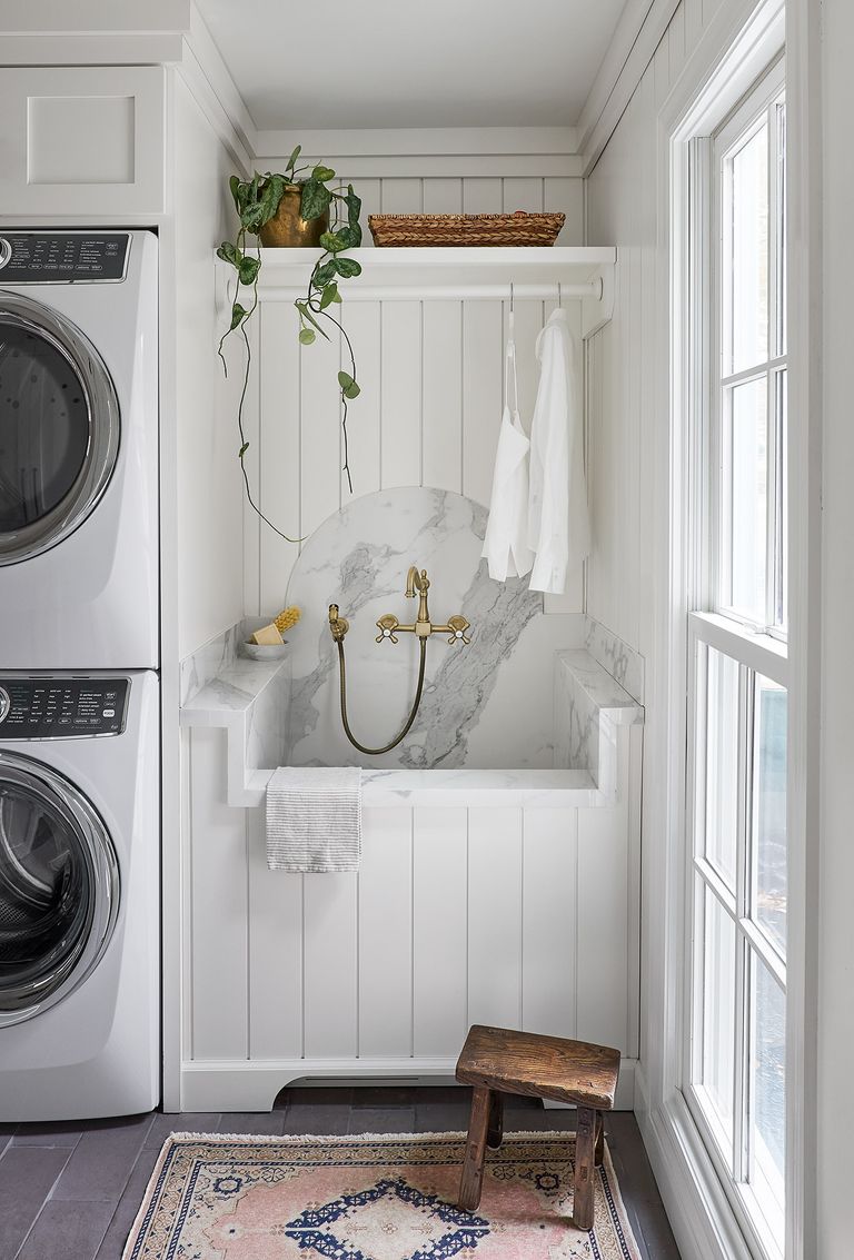 Using white vinegar in laundry to deodorize clothes fast Homes & Gardens
