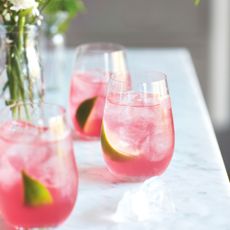 Sherry Cosmopolitan in glasses with ice cubes and lime wedges.