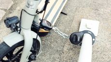 E-scooter locked with the ABUS Chain Claw 10