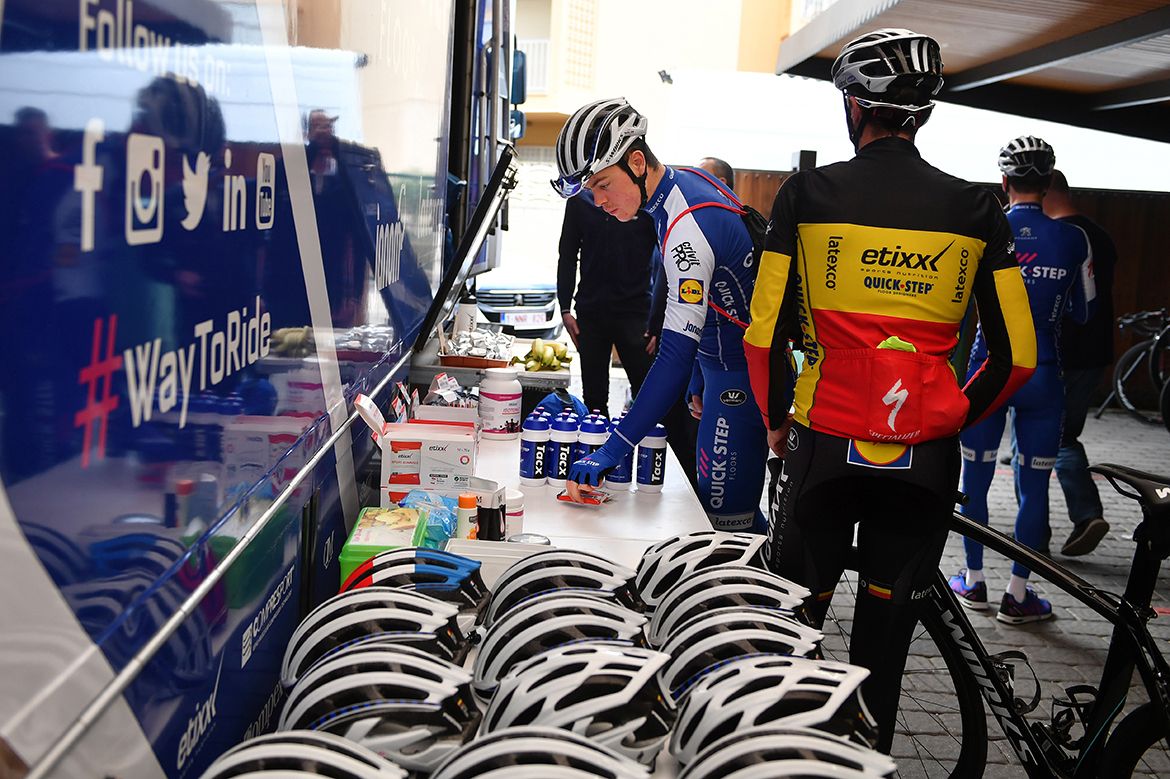 Riders survey their nutrition options