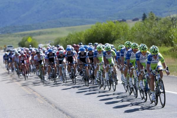 Liquigas-Cannondale put all of their riders on the front in support of Elia Viviani.