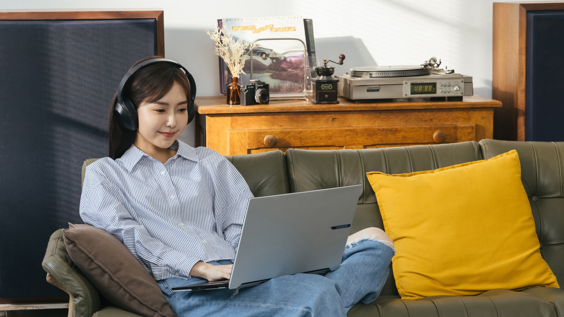 Using a Gigabyte GiMATE AI laptop