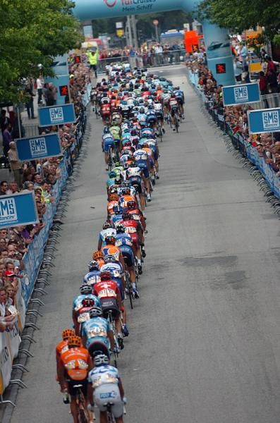 The peloton stretches out on the streets of Hamburg.