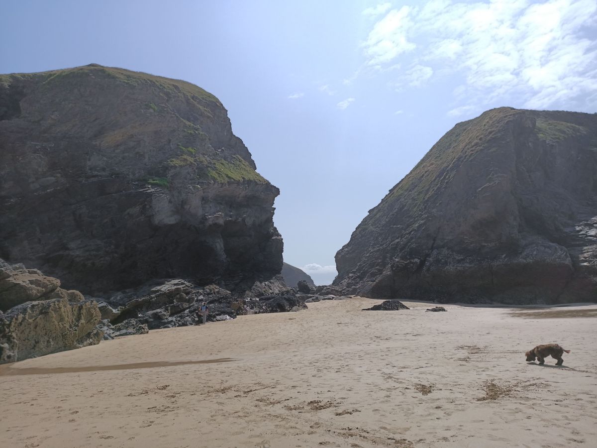 This long shot seems a little overexposed, so the rock faces lose quality.