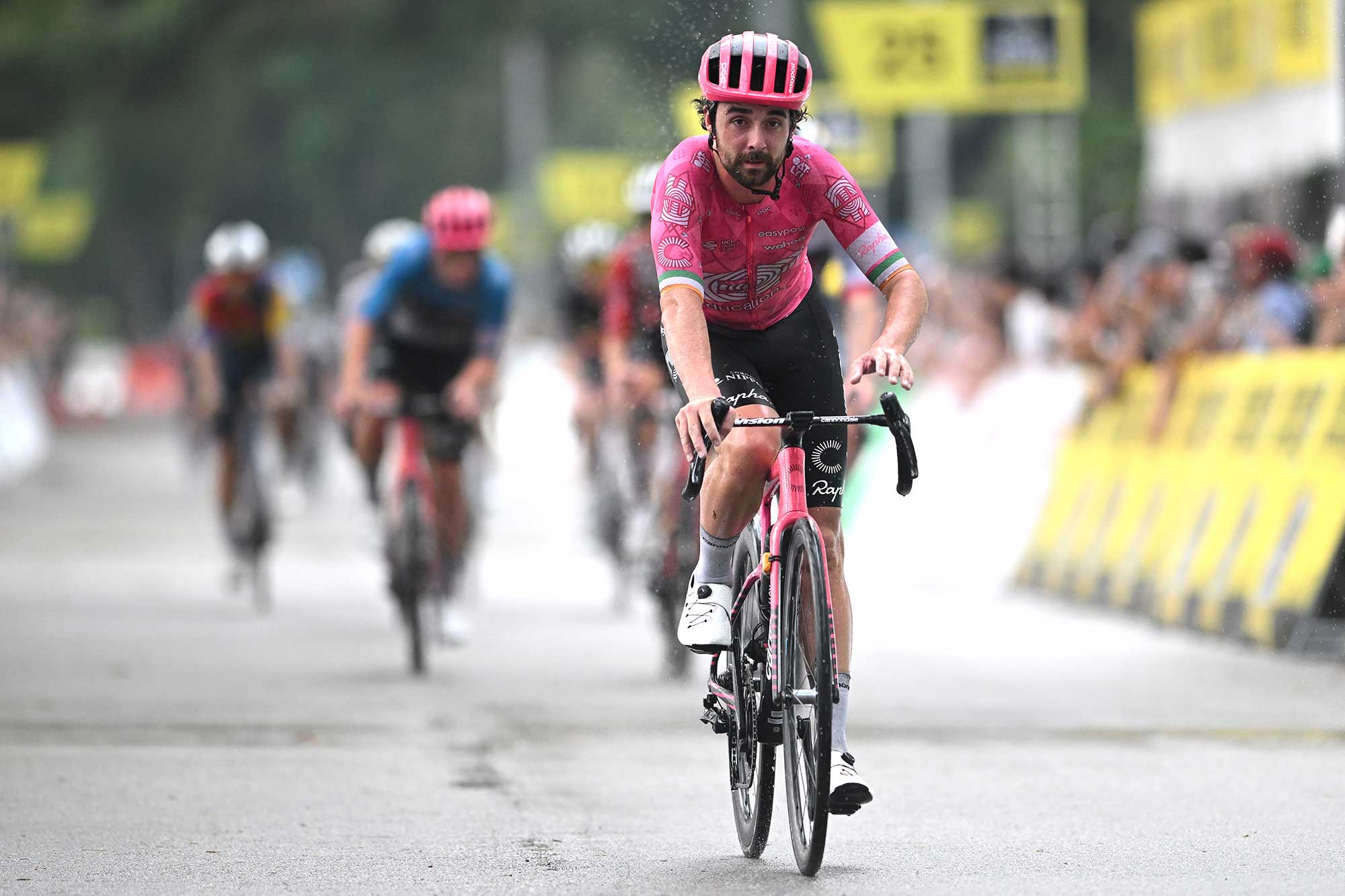 Ben Healy en el criterio del Tour de Francia de Singapur