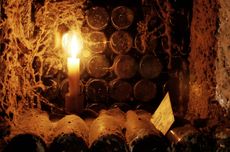 Acidity and wine age