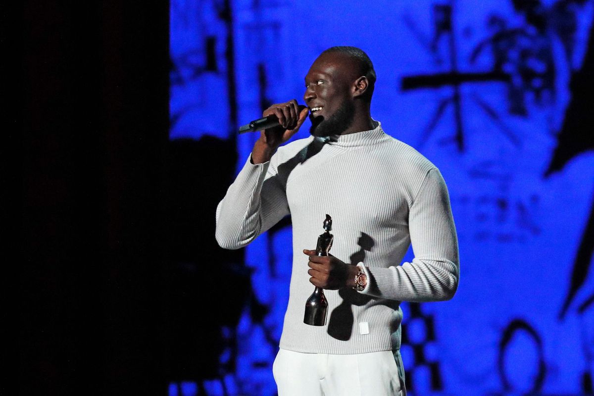 Stormzy vient de créditer les femmes de son équipe lors de son discours d'acceptation du BRIT Award