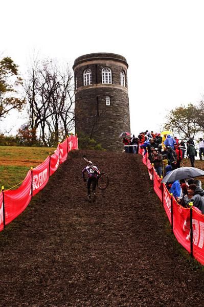 Ryan Trebon runs toward the course tower in his spectacular leading style.