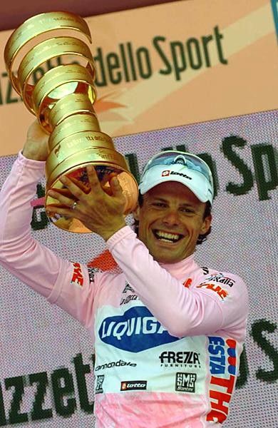 Danilo Di Luca (Liquigas) raises his winning.