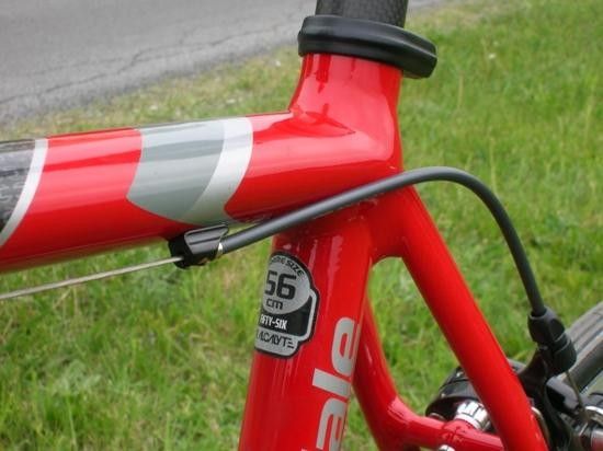 Using a proprietary layup process, Cannondale's environmentally-controlled carbon room workers use unidirectional carbon fiber to create a continuous bond from the top tube through the seat and down tubes