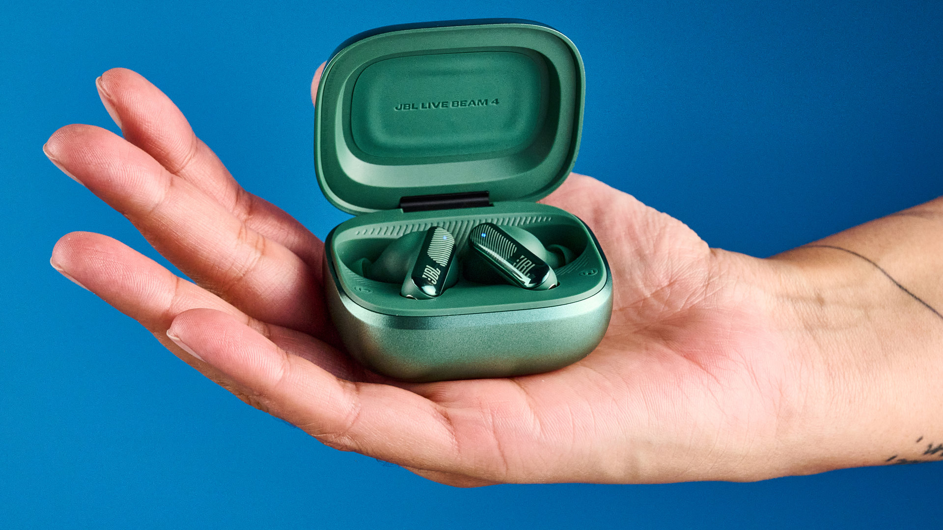 JBL Live Beam 4 earbuds in green
